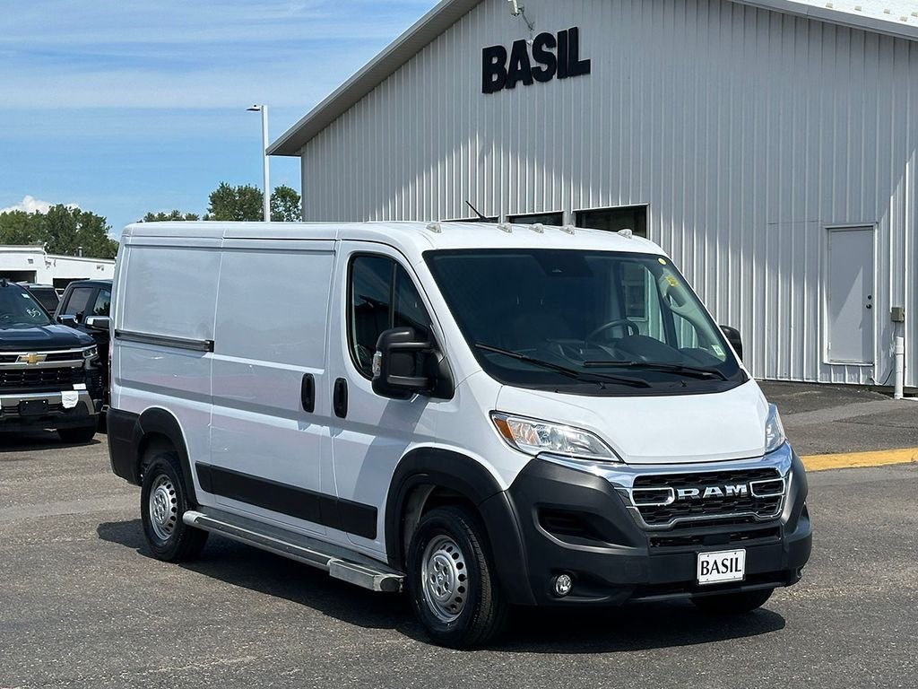 Used 2025 White Ram Base image 41
