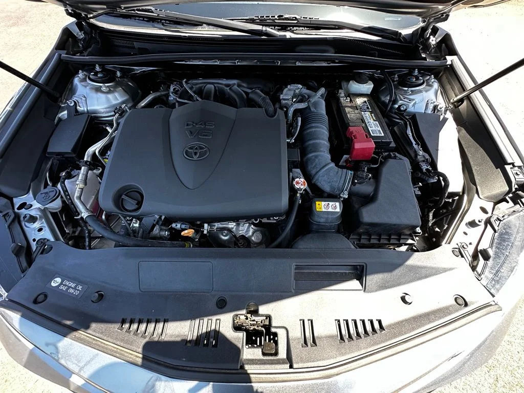 Used 2019 Silver Toyota XLE image 14