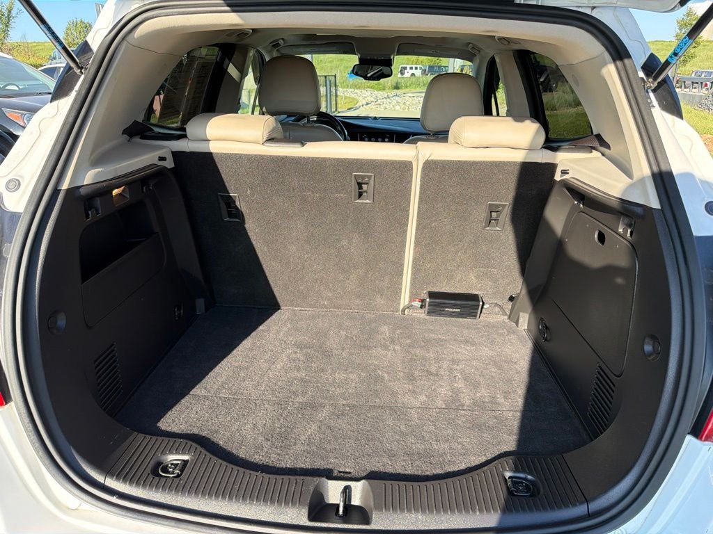 Used 2017 White Buick Essence image 15