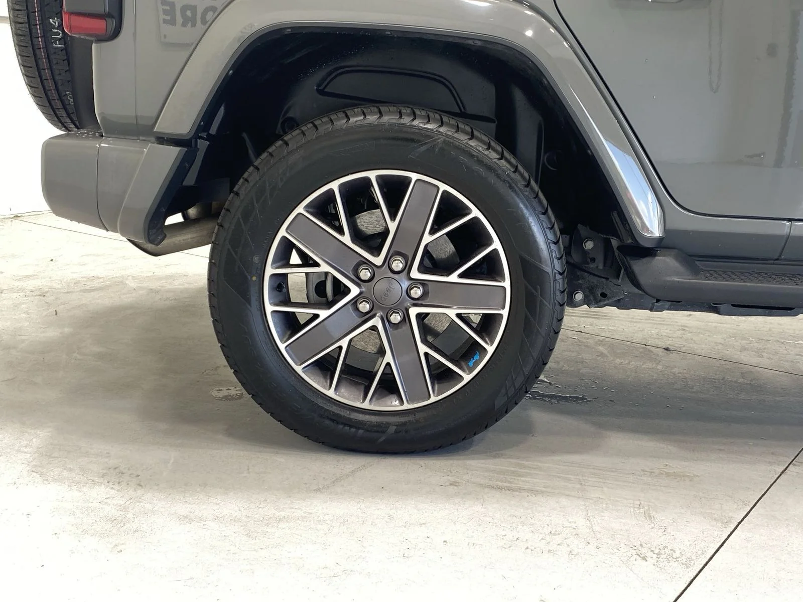 Used 2023 Gray Jeep Sahara 4xe image 10