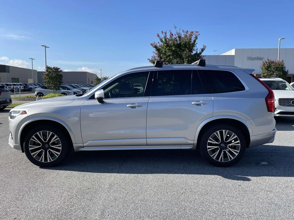 Used 2020 Bright Silver Metallic Volvo Momentum image 25