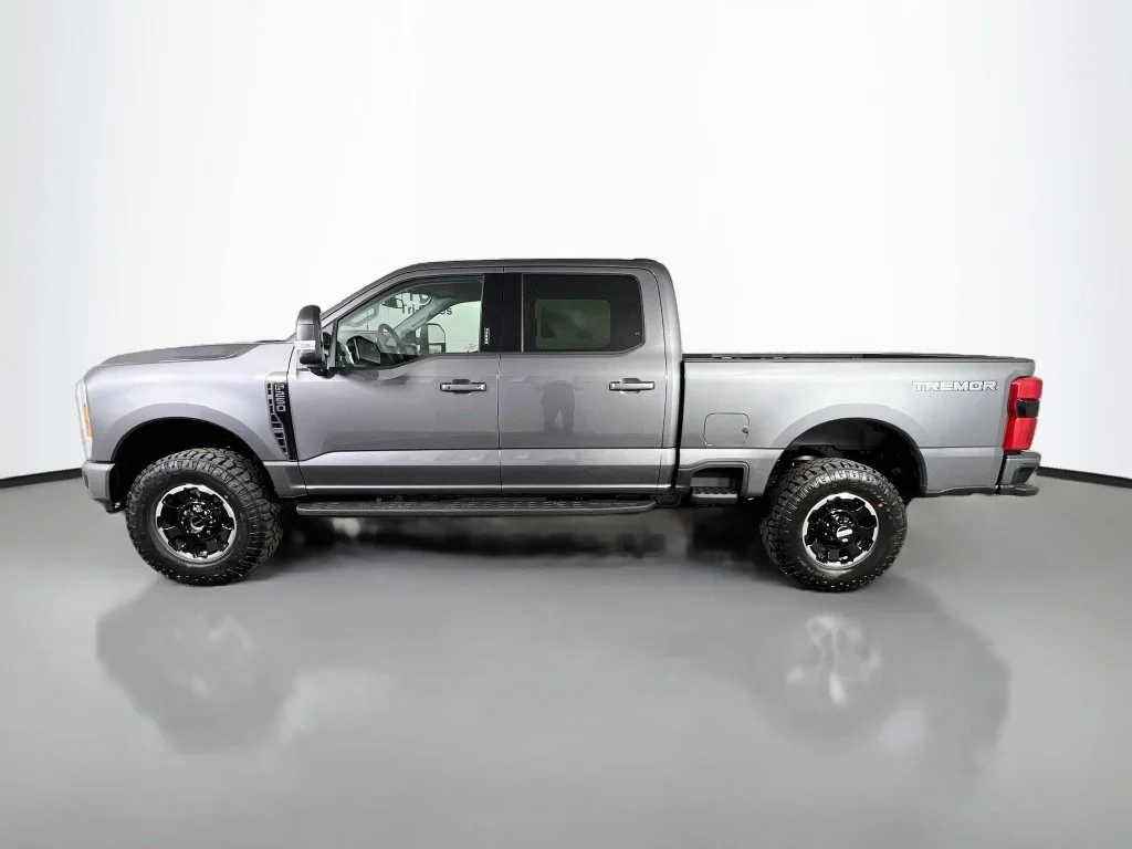 New 2027 Carbonized Gray Metallic Ford XLT image 5