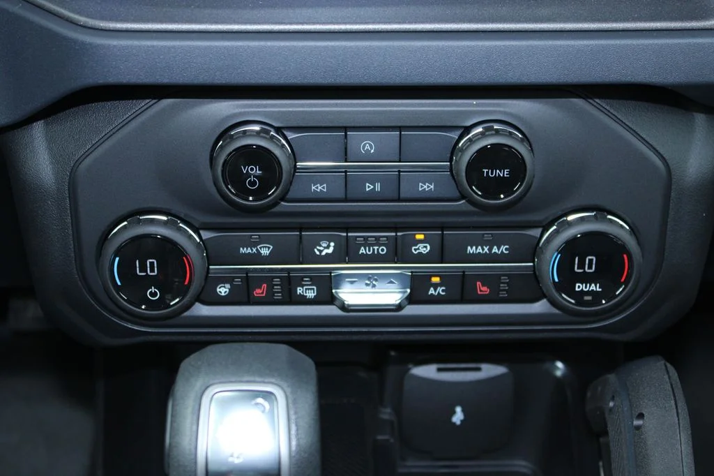 New 2026 Desert Sand Ford Badlands® image 27