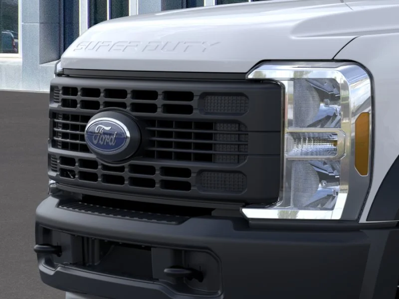 New 2026 Oxford White Ford F-450® XL image 39