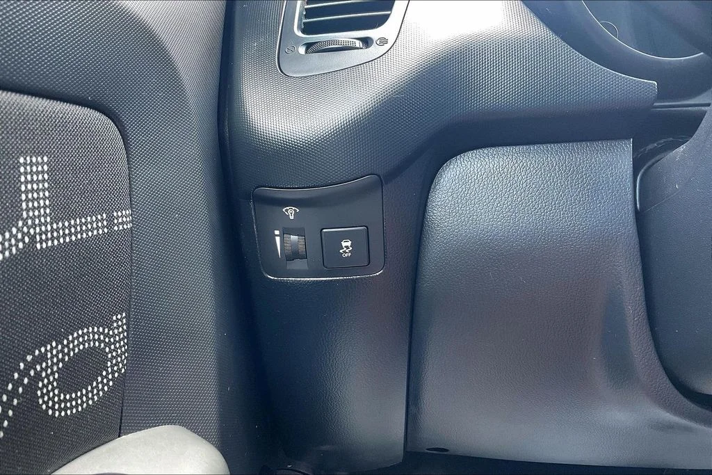 Used 2012 Green Kia Plus image 33