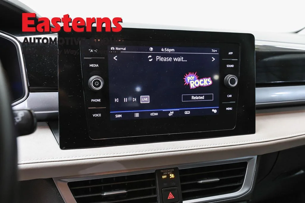 Used 2025 Black Volkswagen 1.5T SE image 18