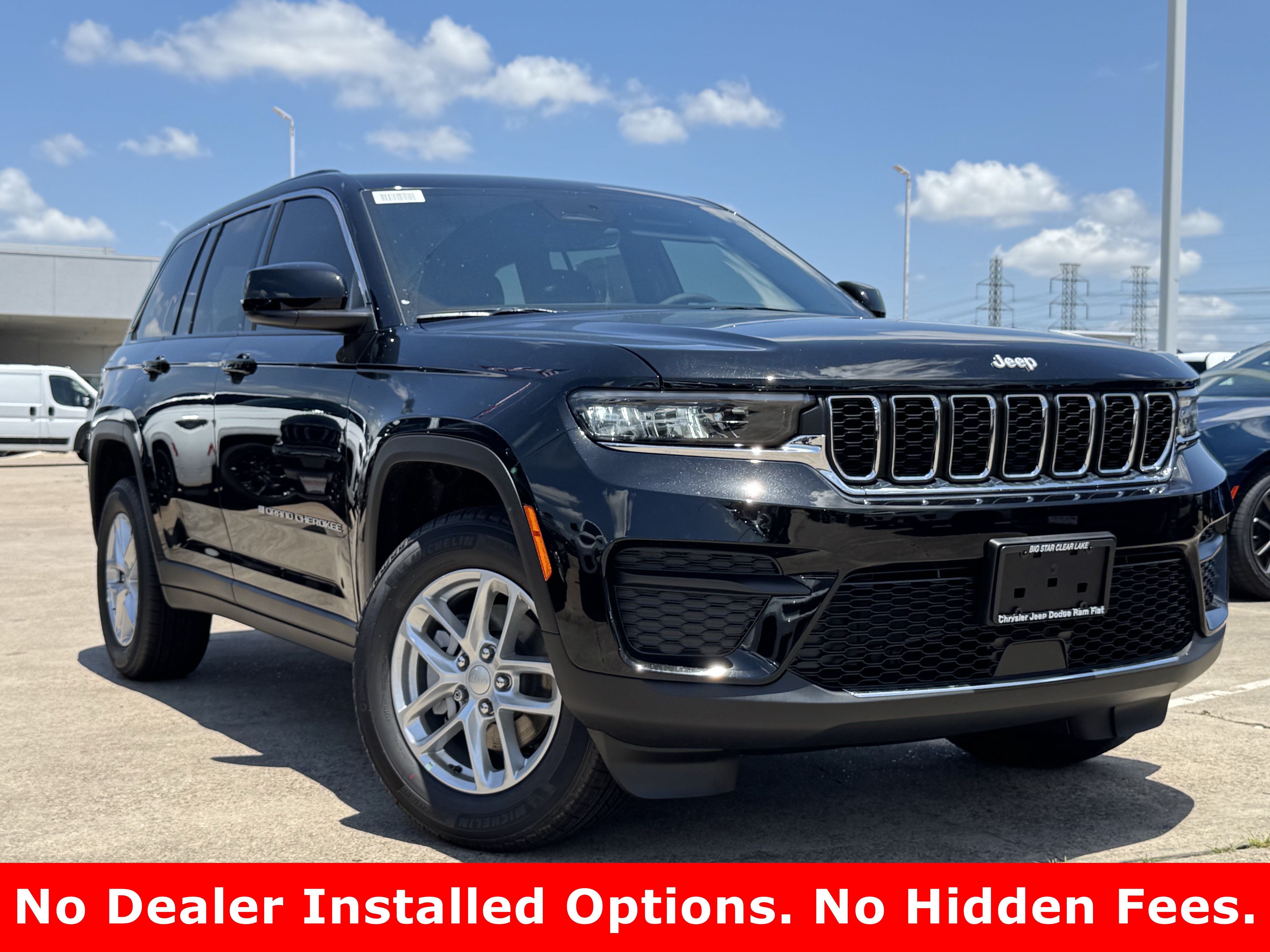 New 2026 Diamond Black Crystal Pearl-Coat Exterior Paint Jeep Laredo image 2