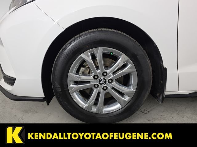 Used 2022 White Toyota XLE image 9