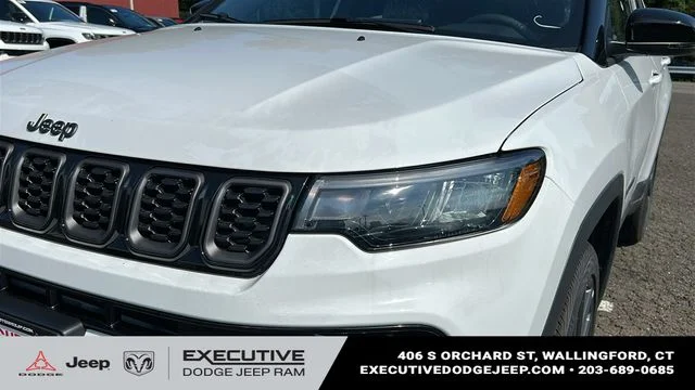 New 2026 Bright White Clear-Coat Exterior Paint Jeep Limited image 7
