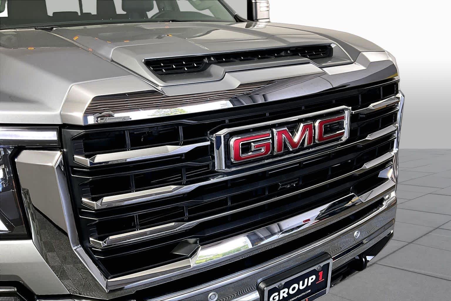 Certified Used 2025 Sterling Metallic GMC SLT image 26