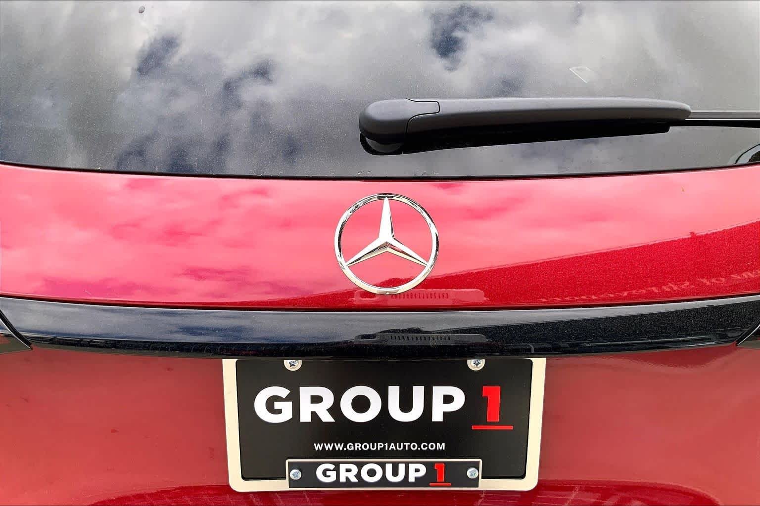 New 2026 MANUFAKTUR Patagonia Red Metallic Mercedes-Benz GLC 300 image 15
