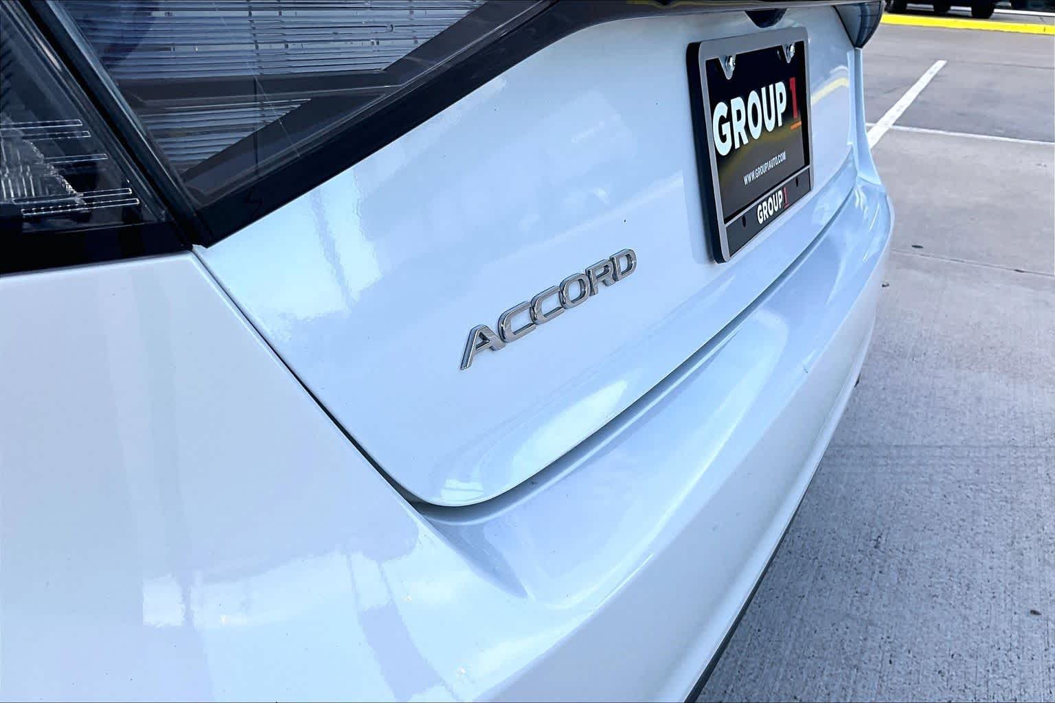 Used 2023 Platinum White Pearl Honda EX image 27