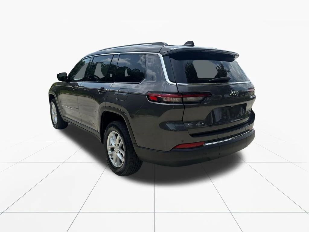 Used 2023 Gray Metallic Jeep Laredo image 6