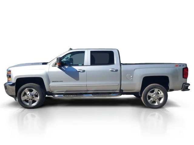 Used 2018 SILVER ICE METALLIC Chevrolet LT image 4
