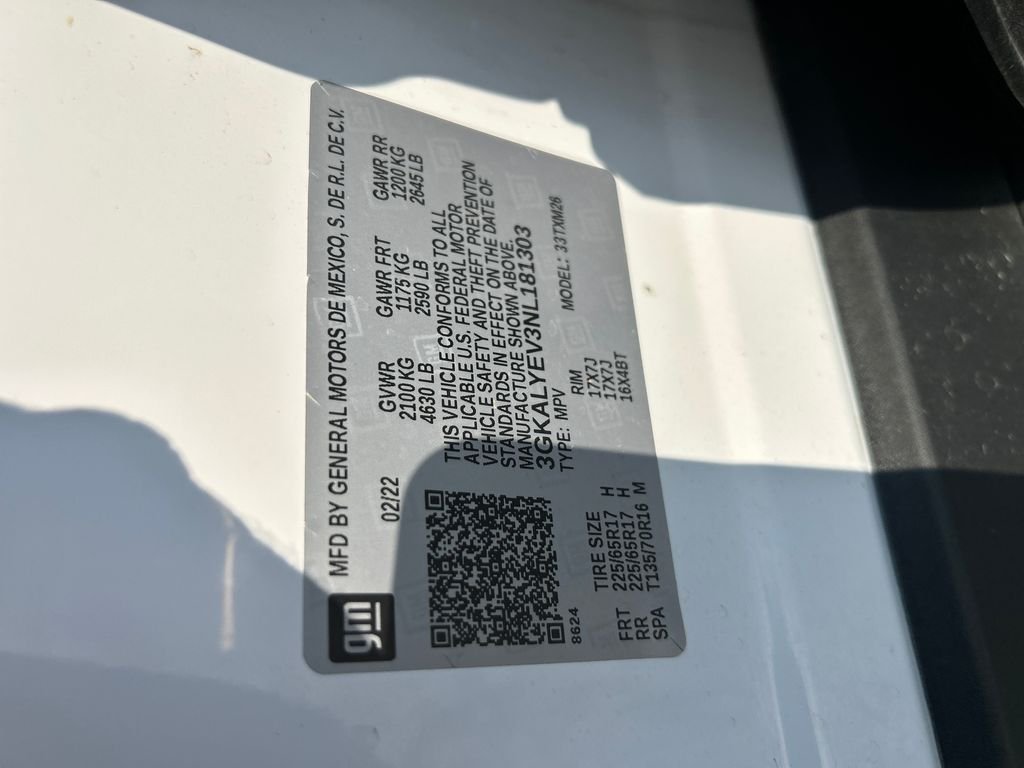 Used 2022 White GMC AT4 image 23