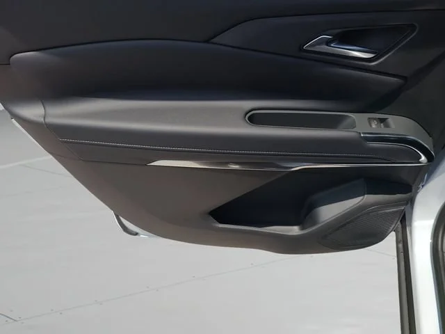 New 2026 Polar White Tricoat Chevrolet LT image 18