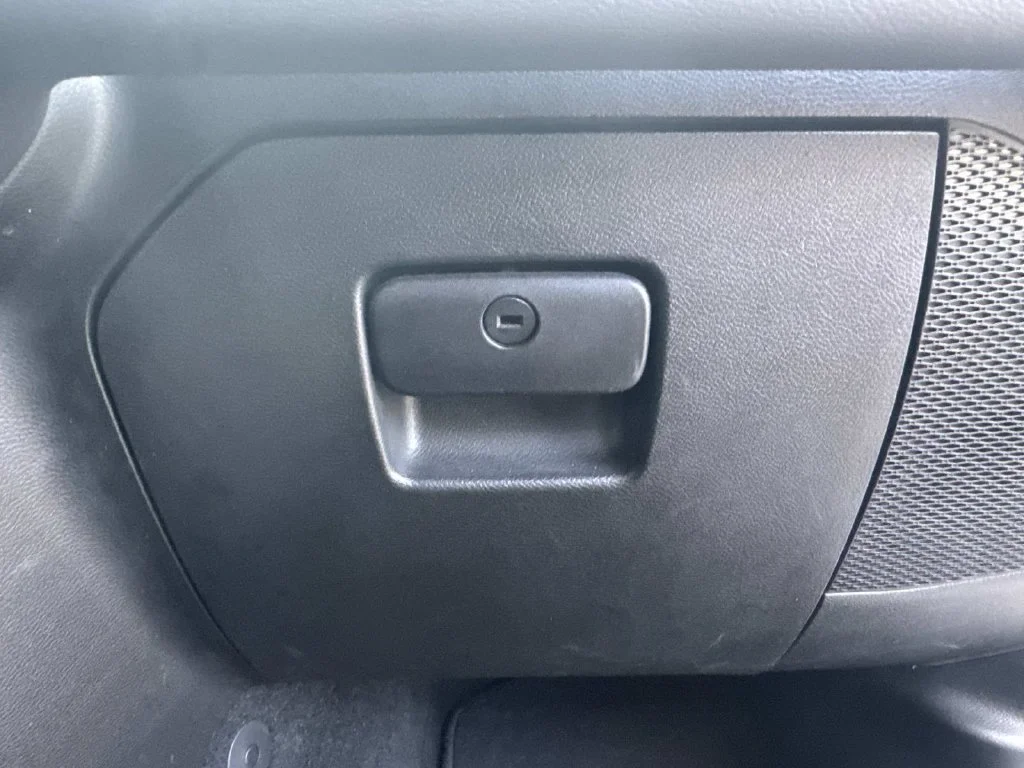 Used 2023 White Jeep Altitude image 28