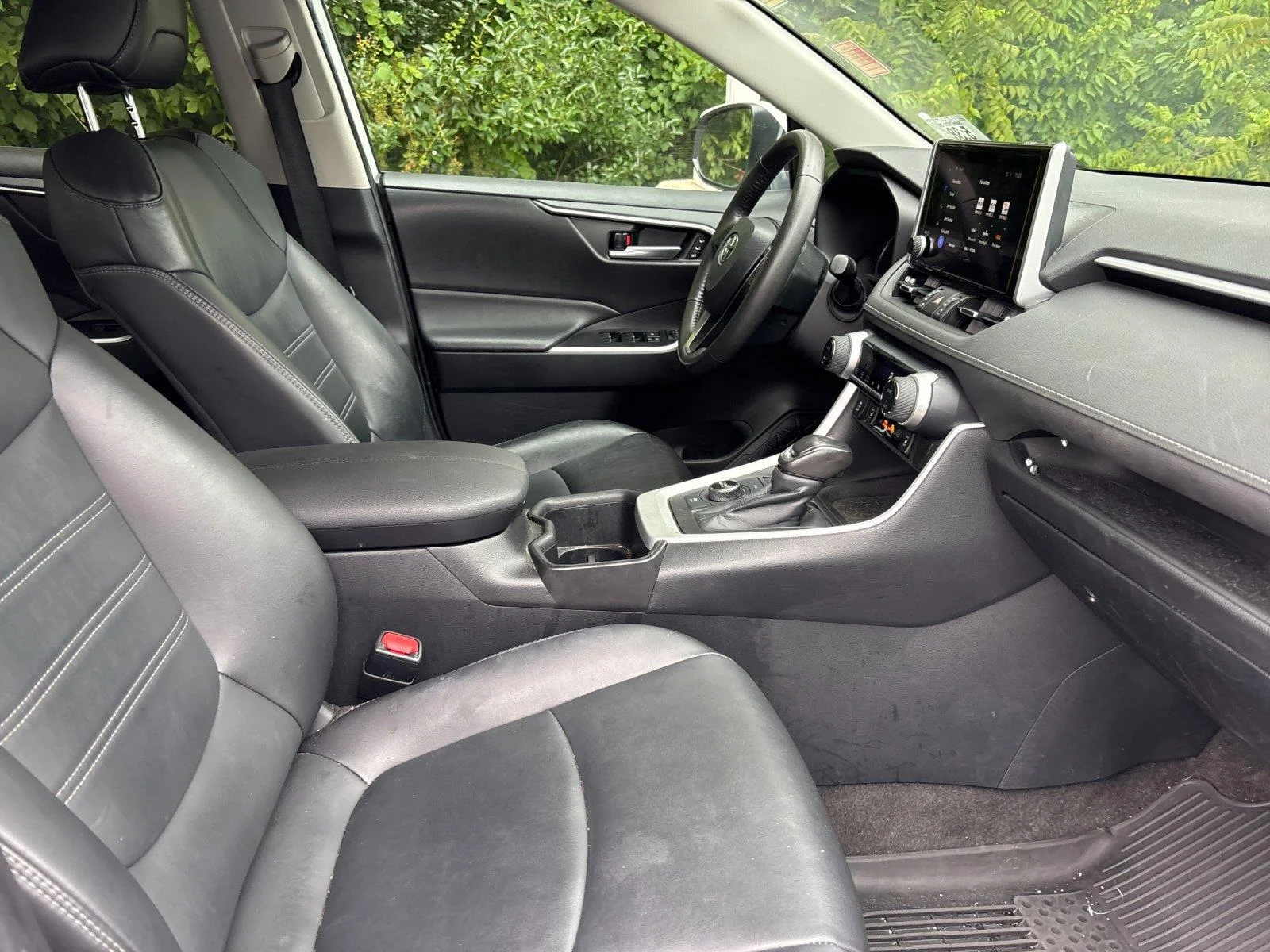 Used 2023 Wind Chill Pearl Toyota XLE Premium image 38