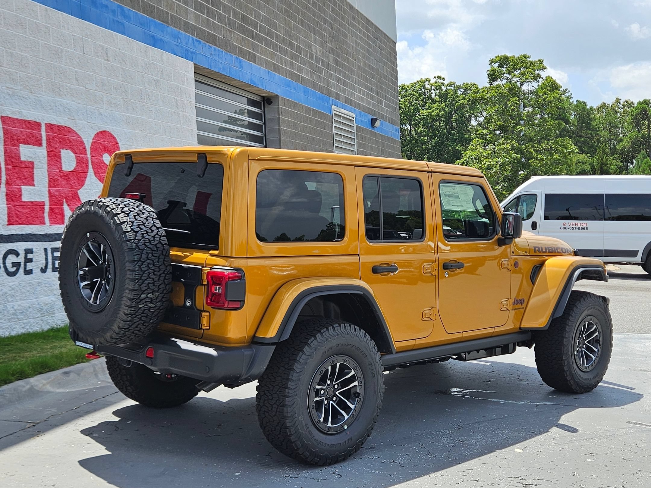New 2026 Goldilocks Exterior Paint Jeep Rubicon X image 7