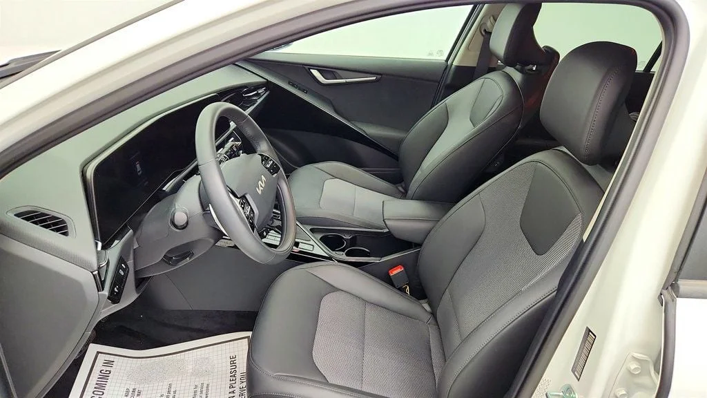 Used 2024 Snow White Pearl Kia EX FWD image 20