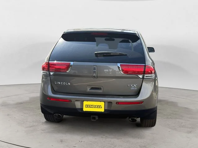 Used 2012 Gray Lincoln Base image 6