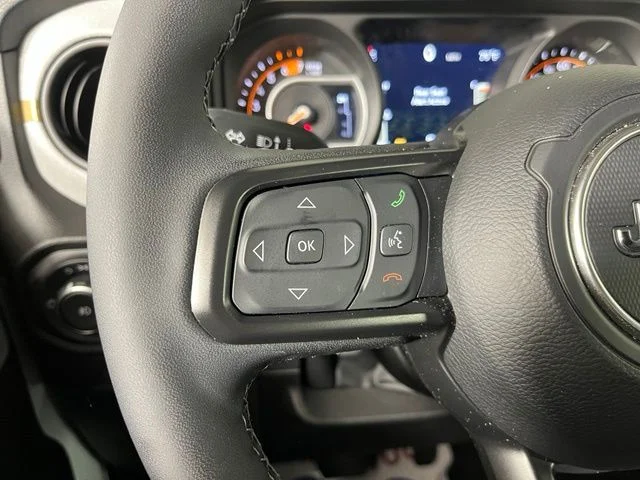 Used 2026 White/off-white Jeep Sport S image 21