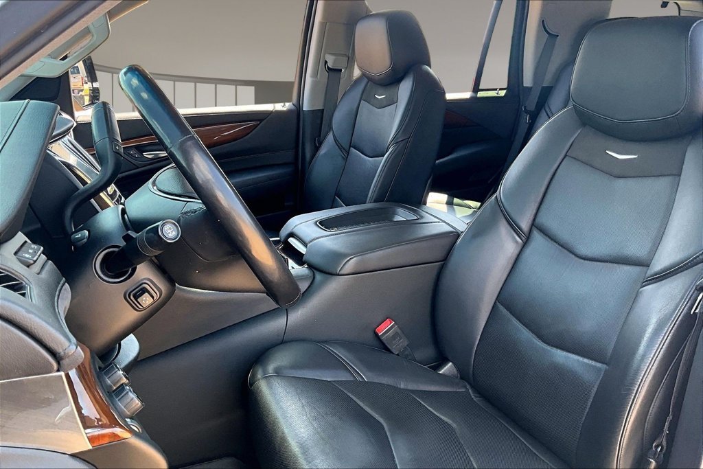 Used 2019 Silver Cadillac Luxury image 27