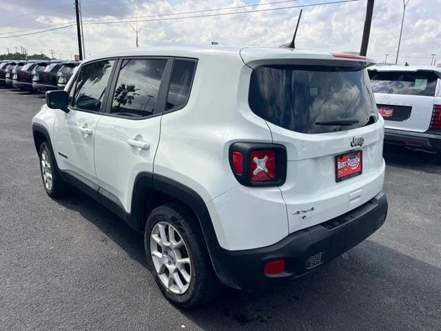 Used 2023 White Jeep Latitude image 4