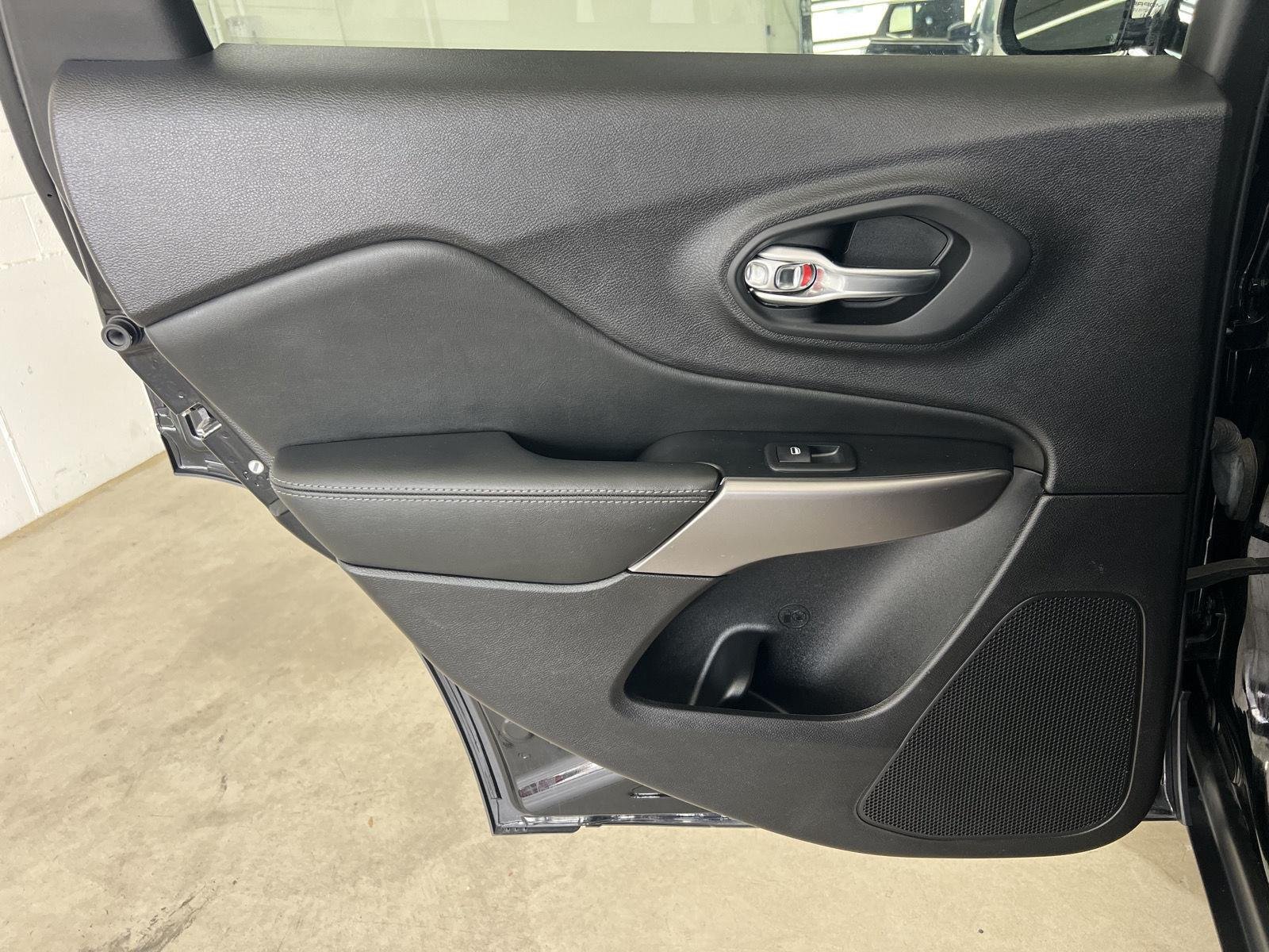 2021 Jeep Cherokee Latitude Lux - Photo 22