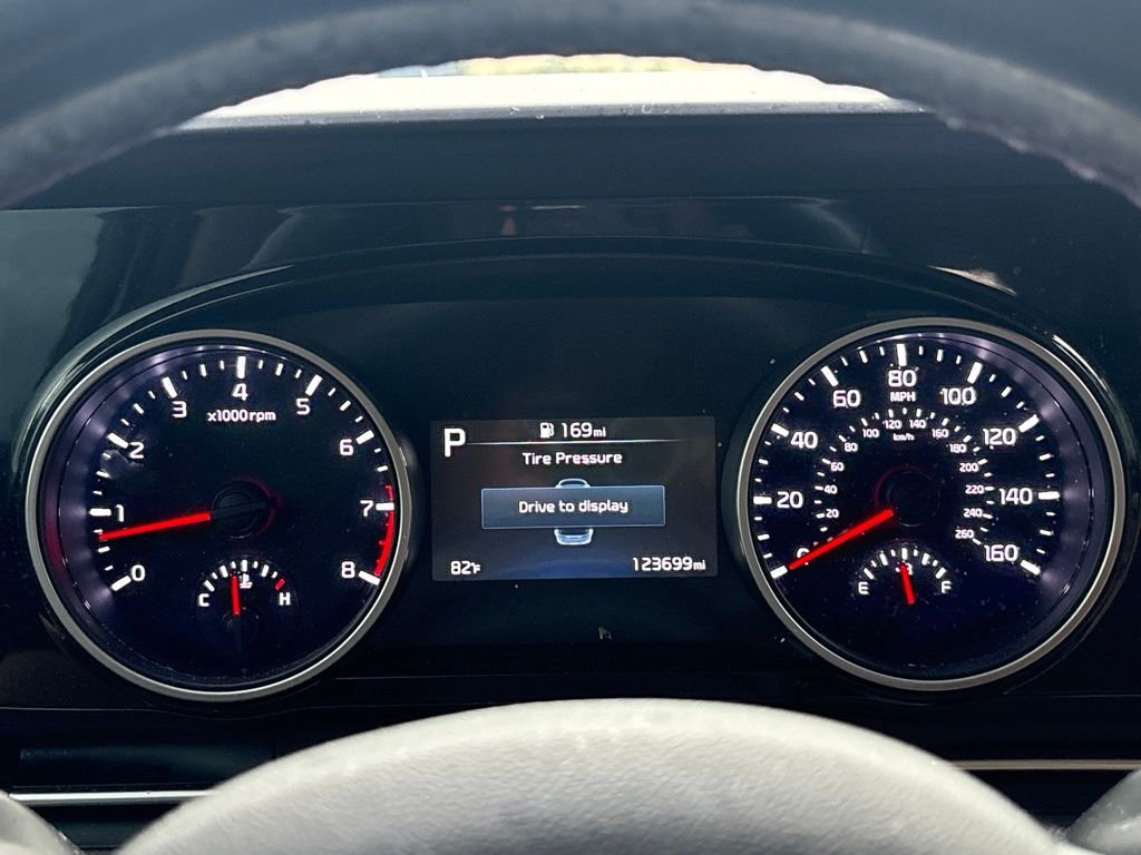 2022 Kia Carnival EX - Photo 19