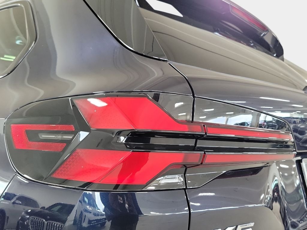 New 2026 Carbon Black Metallic BMW xDrive40i image 28