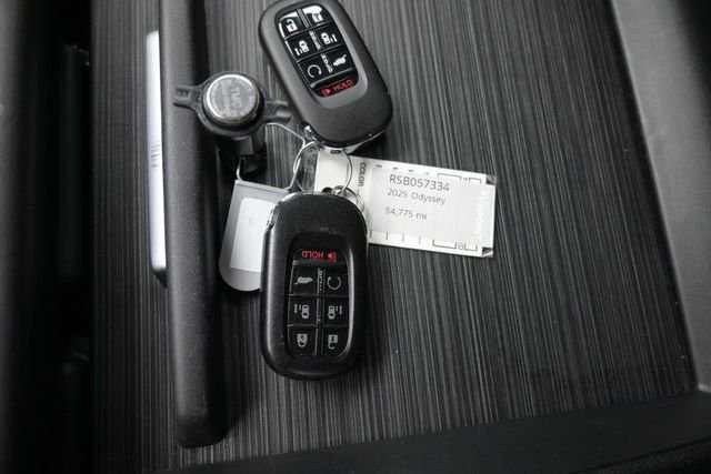 Certified Used 2025 Modern Steel Metallic Honda EX-L image 9