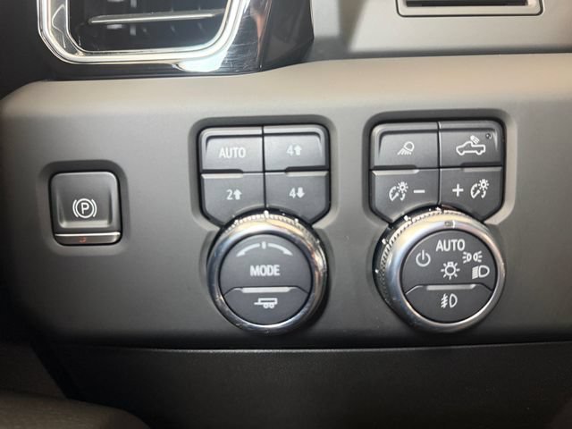 Used 2023 WHITE FROST TRICOAT GMC Denali image 31