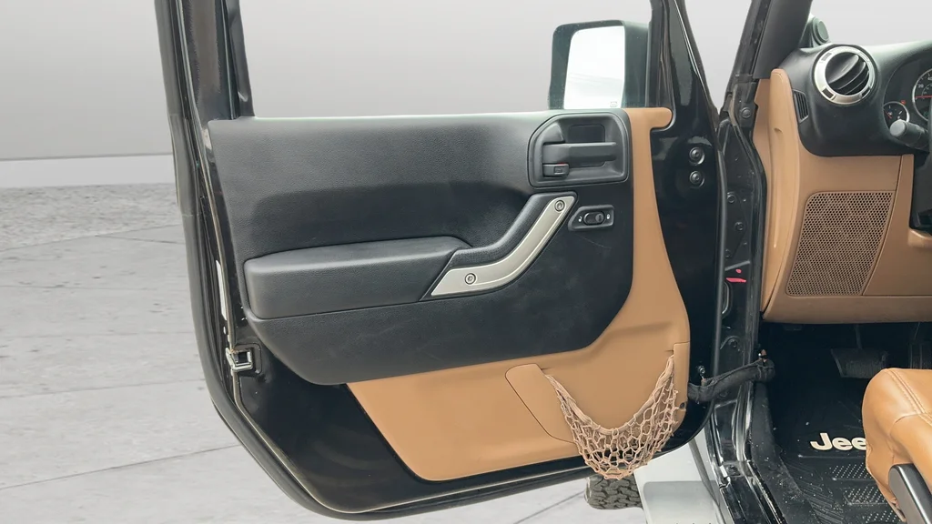 Used 2012 Black Jeep Unlimited Sahara image 17