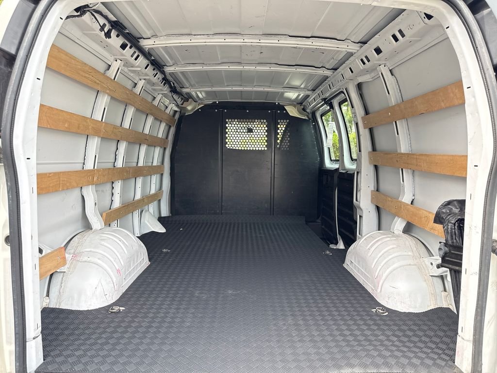 Used 2024 Summit White GMC Work Van image 19