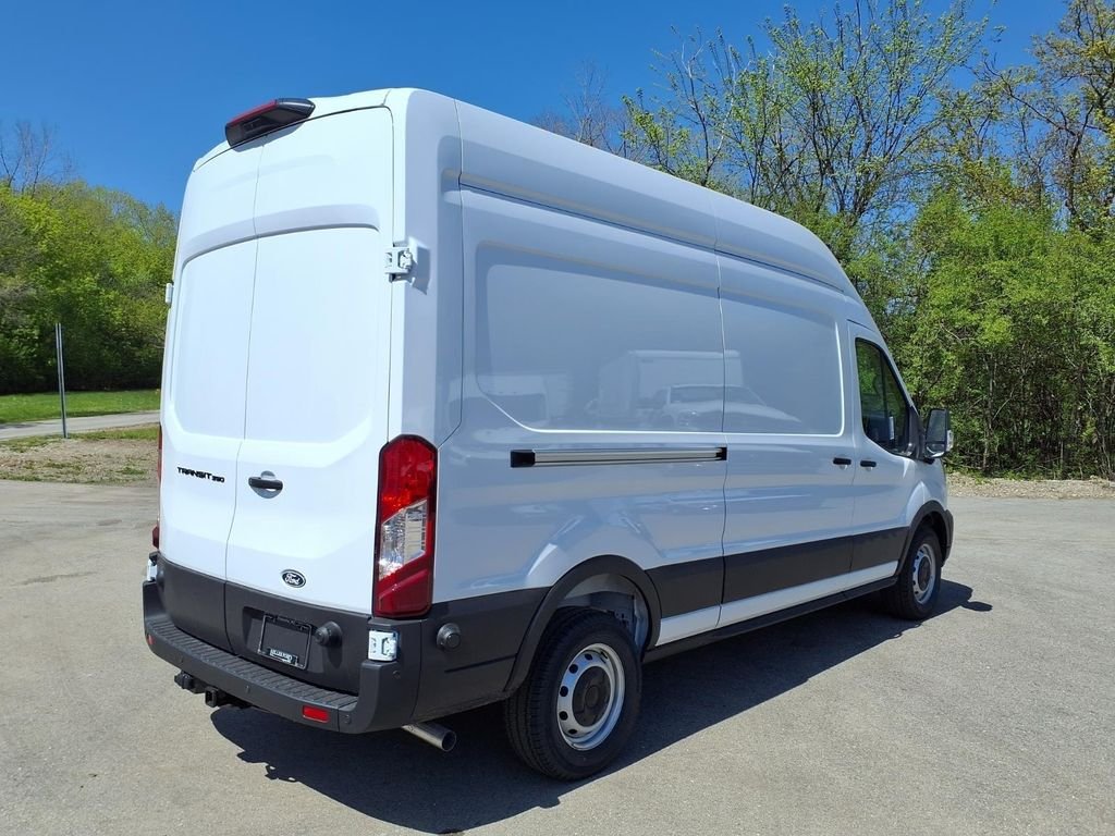 New 2026 Oxford White Ford Cargo Van image 4