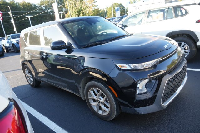 Used 2022 Black Kia S image 3