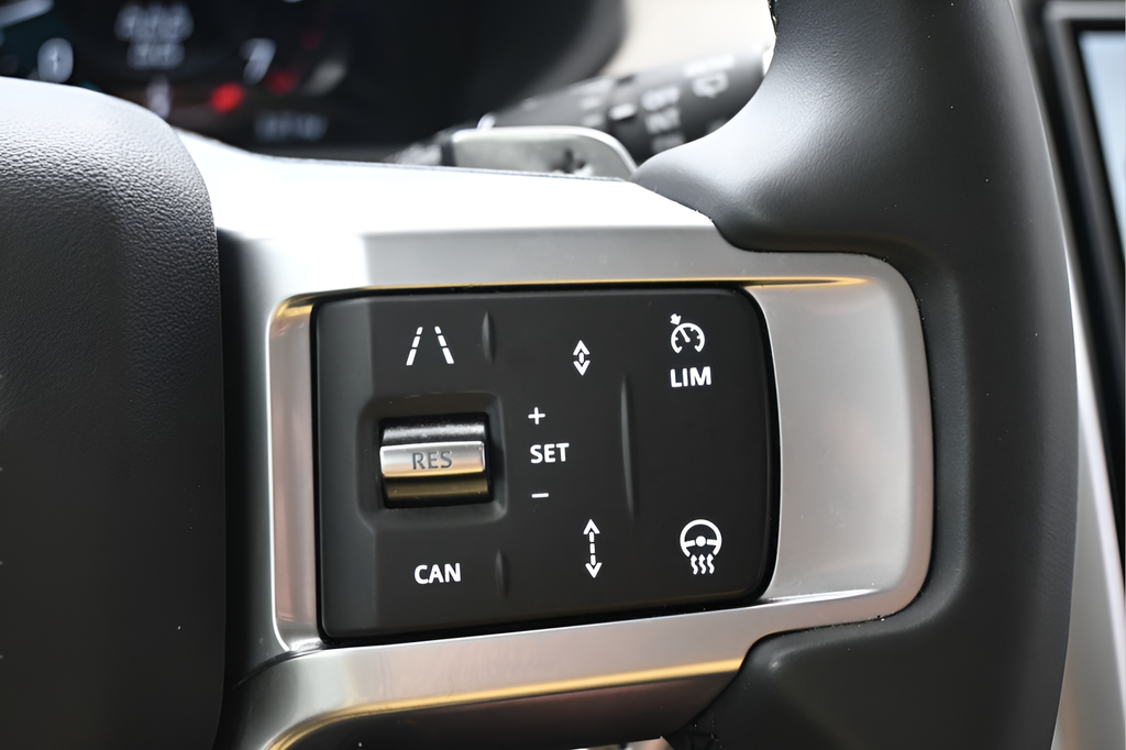 Certified Used 2025 Black Land Rover Dynamic SE image 21