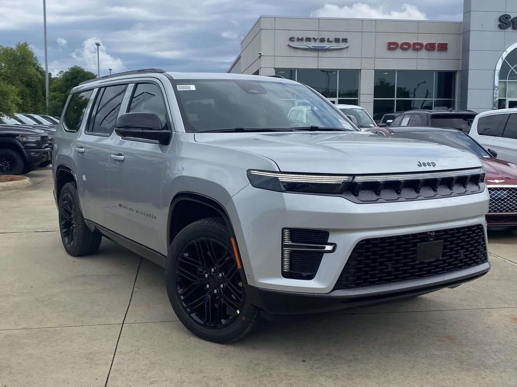 New 2026 Silver-Zynith Exterior Paint Jeep Limited Reserve image 32