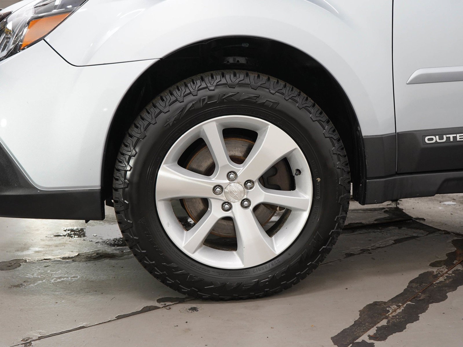 Used 2014 Ice Silver Metallic Subaru 3.6R image 29