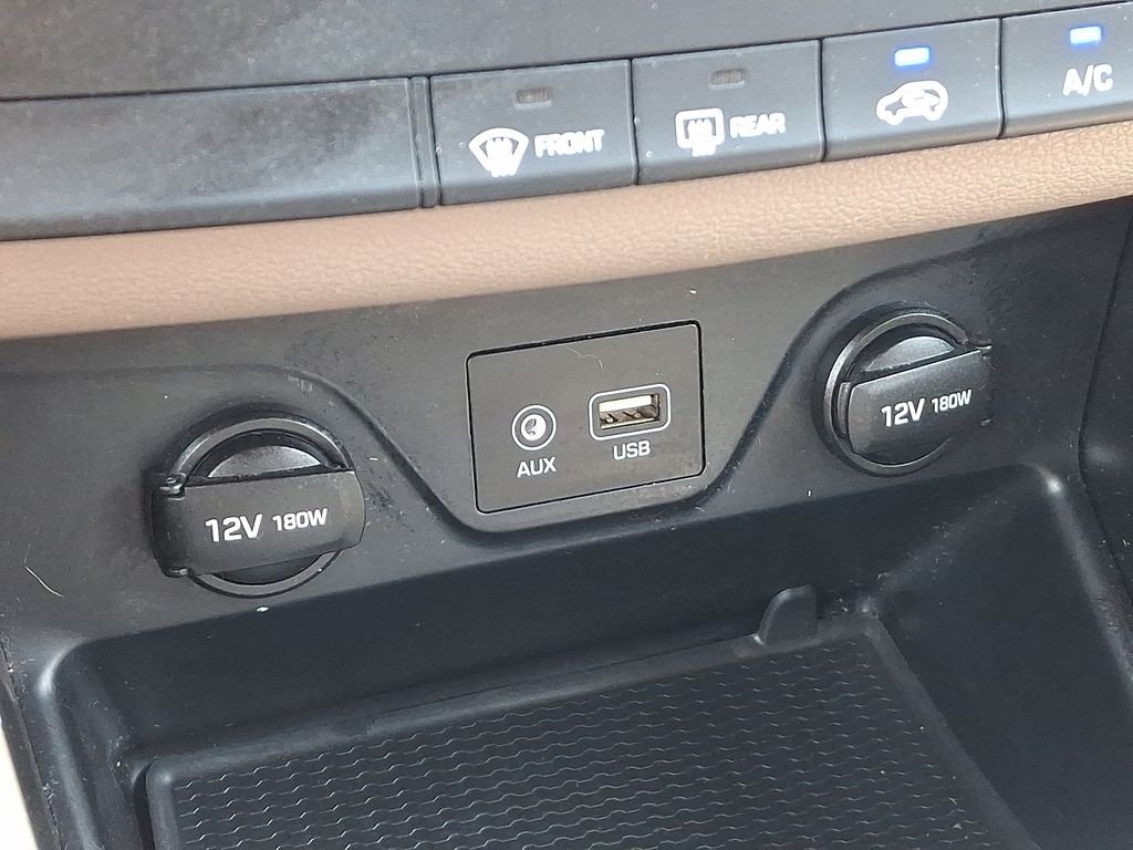 Used 2019 White Hyundai SE image 23