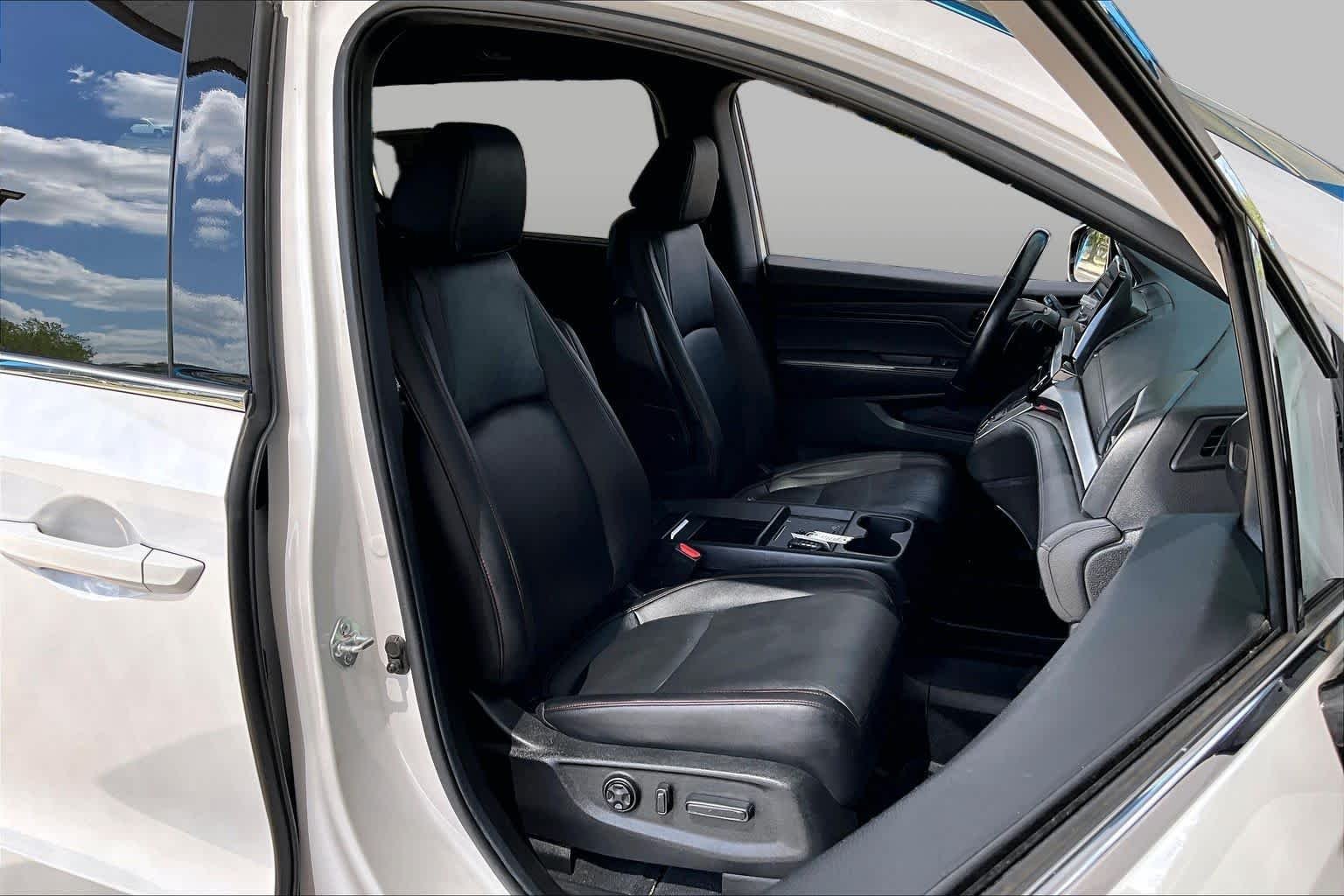 Used 2025 Platinum White Pearl Honda Sport-L image 9