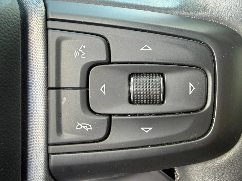 Used 2023 Onyx Black GMC Elevation image 32