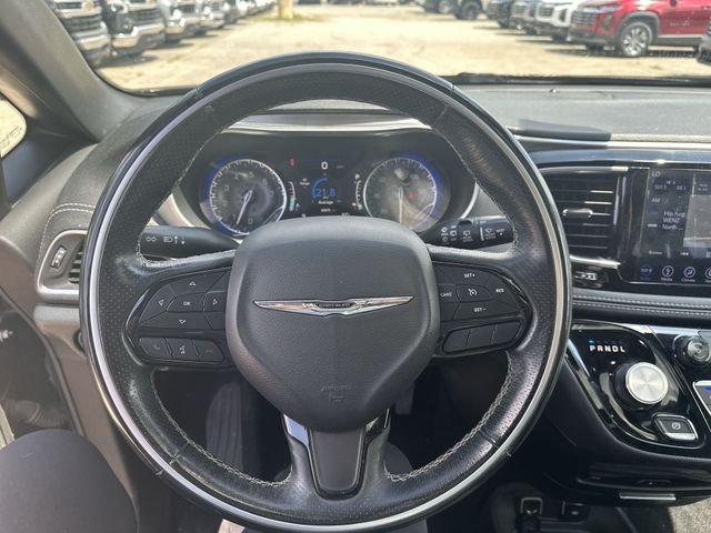 Used 2018 Black Chrysler Limited image 14