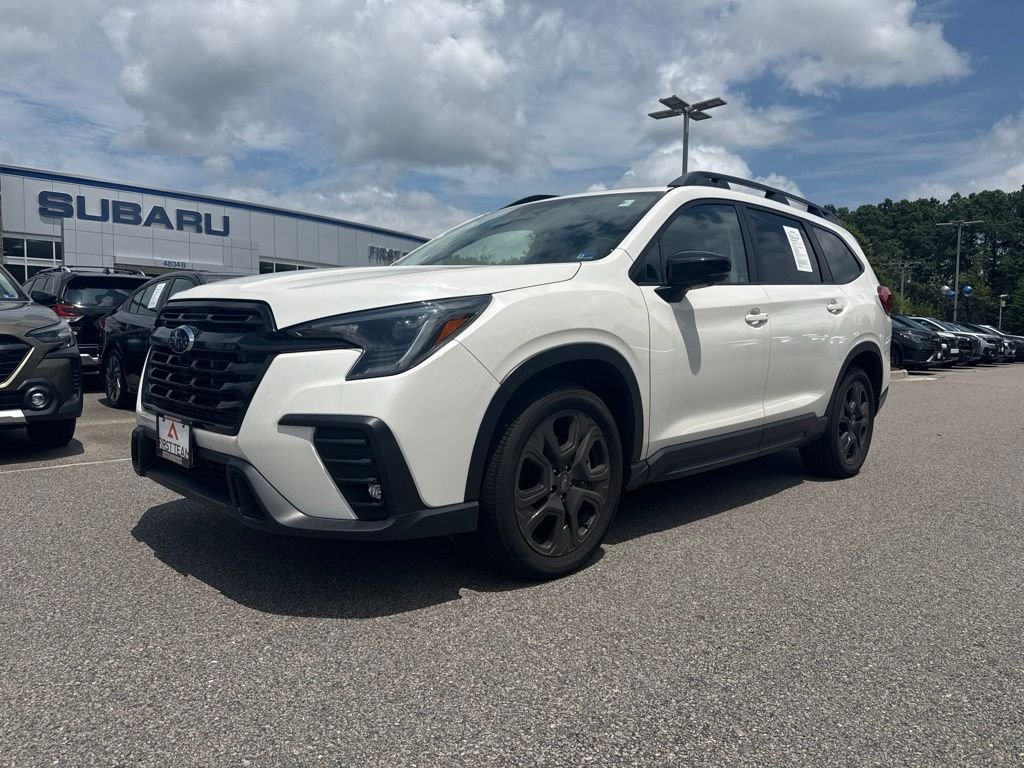Used 2025 White Subaru Onyx Edition Touring image 1