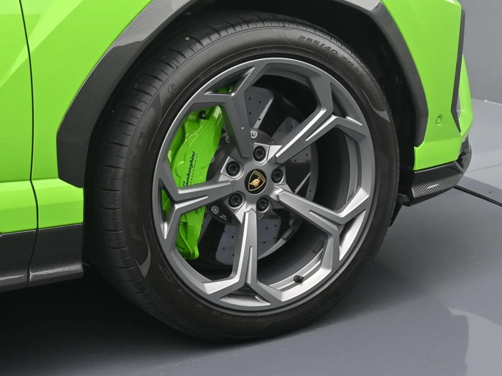 Used 2022 Green Lamborghini  image 6