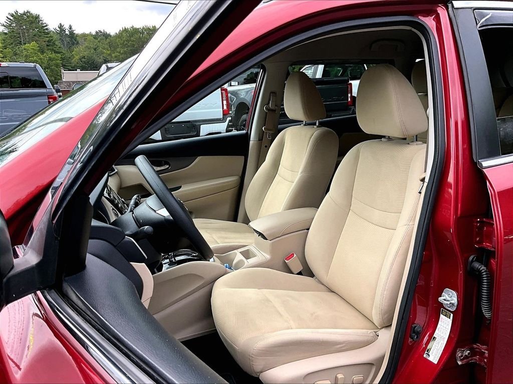 Used 2016 Cayenne Red Nissan SV image 10