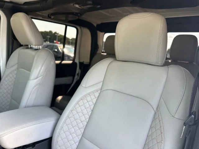 Used 2023 White Jeep High Altitude image 18