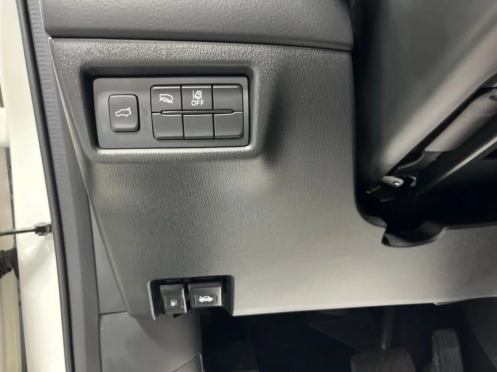Used 2025 White Metallic Mazda 2.5 S Preferred Package image 14