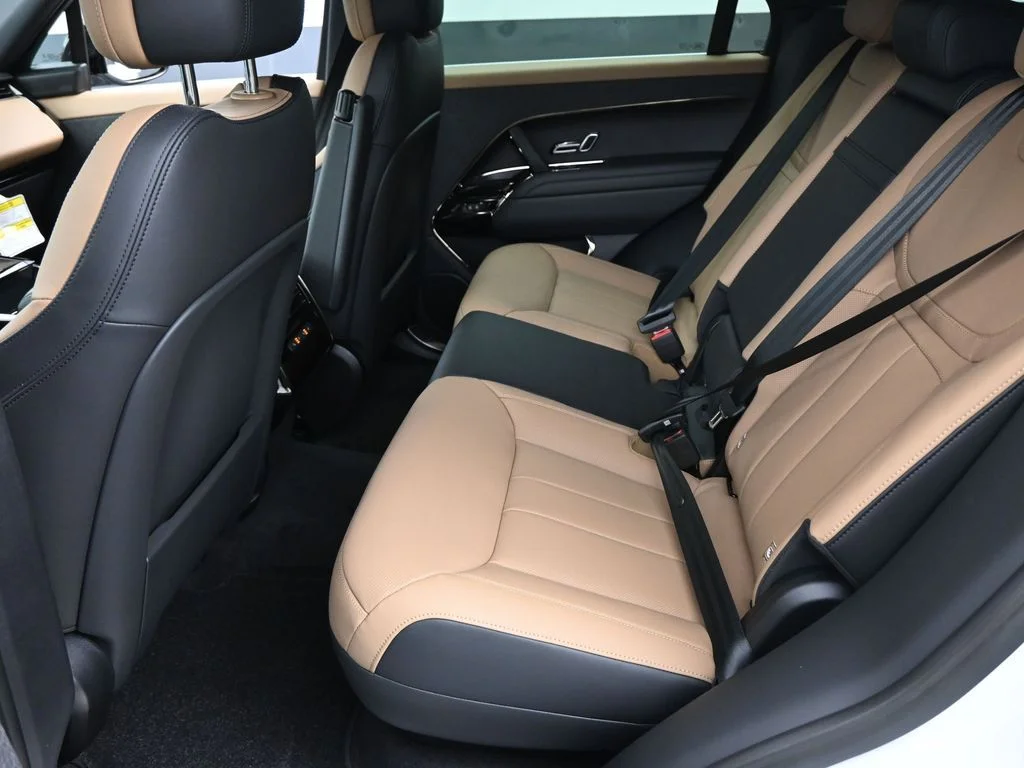 Certified Used 2025 White Land Rover Dynamic SE image 6